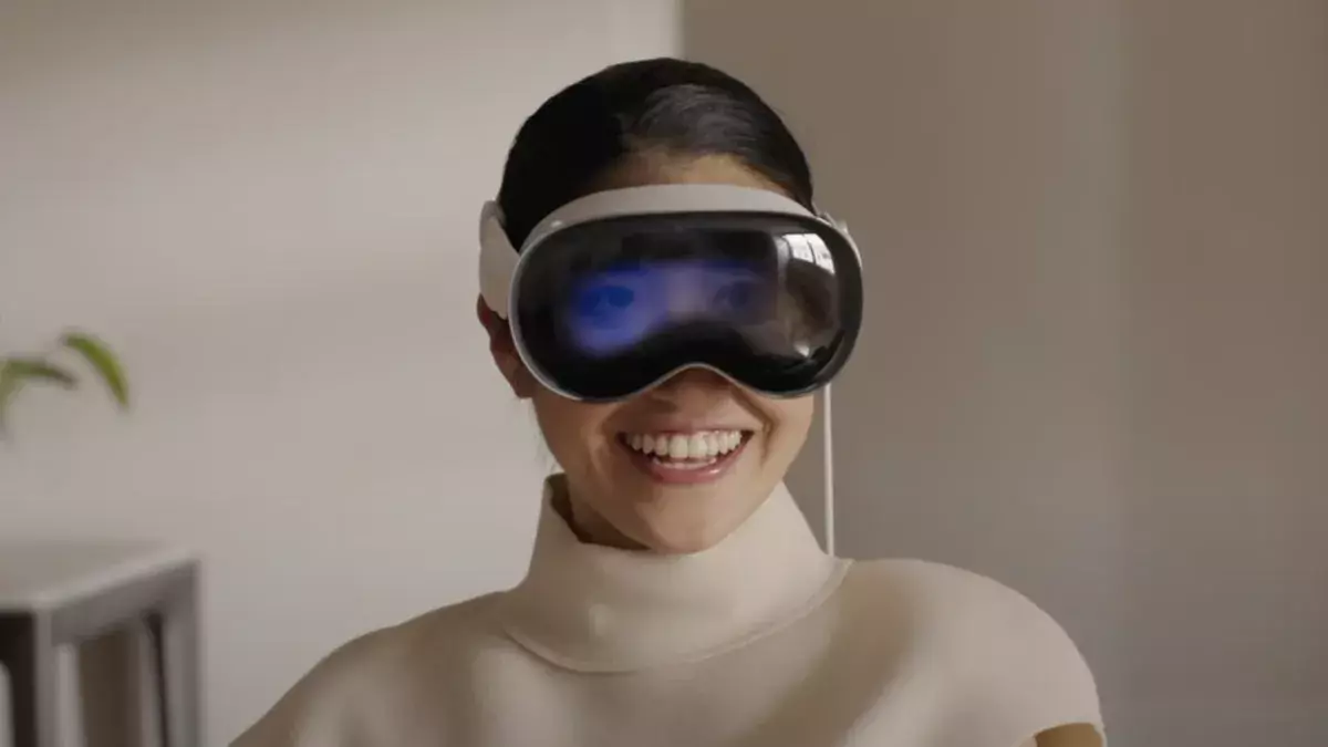 A woman wearing Apple's Vision Pro.